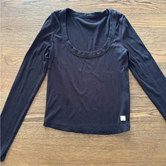 Vuori Black Long Sleeve Women's Top - Picture 3 of 3